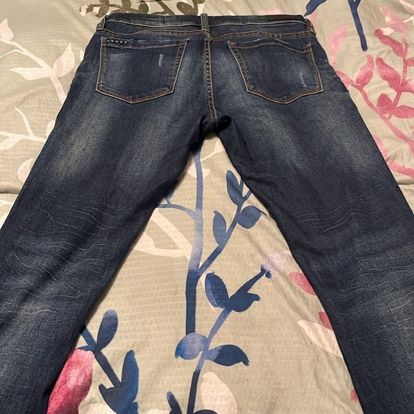 Rose embroidered distressed ankle jeans - Picture 3 of 5